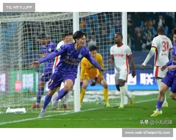 津门虎主场球迷高呼“千年老二”调侃申花 津门虎主场球迷高呼“千年老二”调侃申花